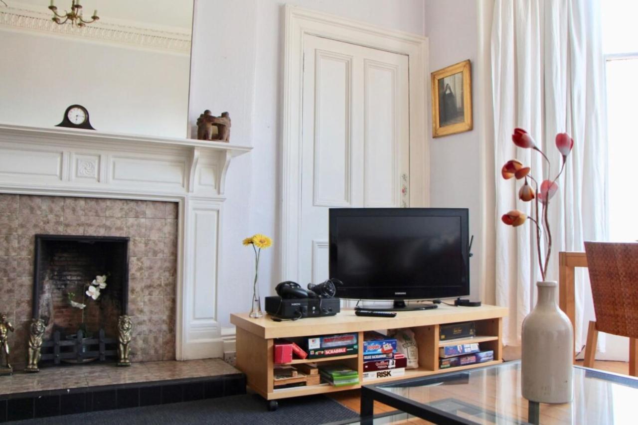 Appartamento Classic Edinburgh Flat In The Heart Of Morningside Esterno foto